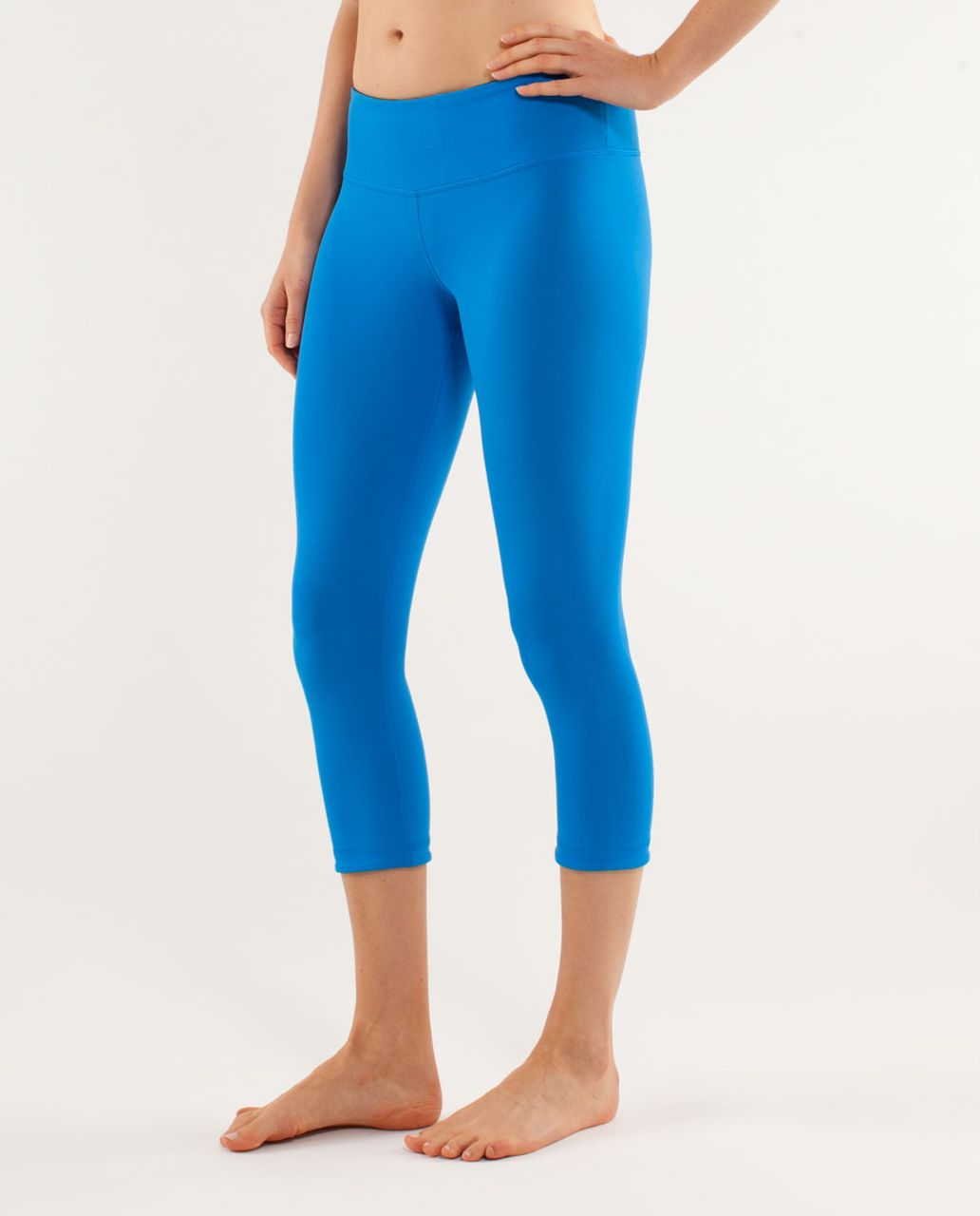 https://storage.googleapis.com/lulu-fanatics/product/12334/1280/lululemon-wunder-under-crop-reversible-beaming-blue-black-9277-68211.jpg