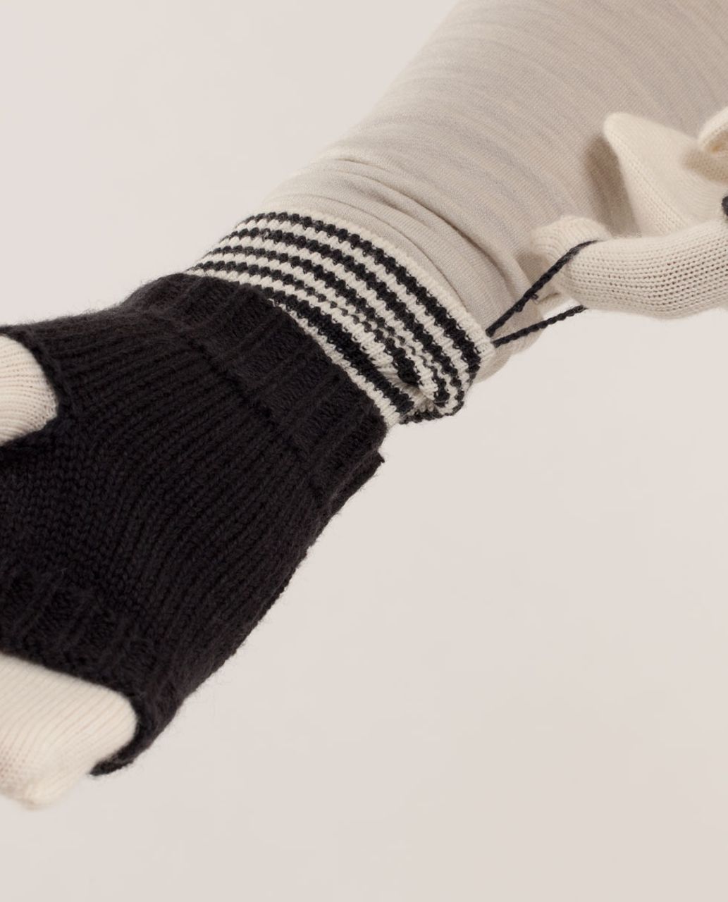 Lululemon Apres Mitt Warmers - Polar Cream / Deep Coal