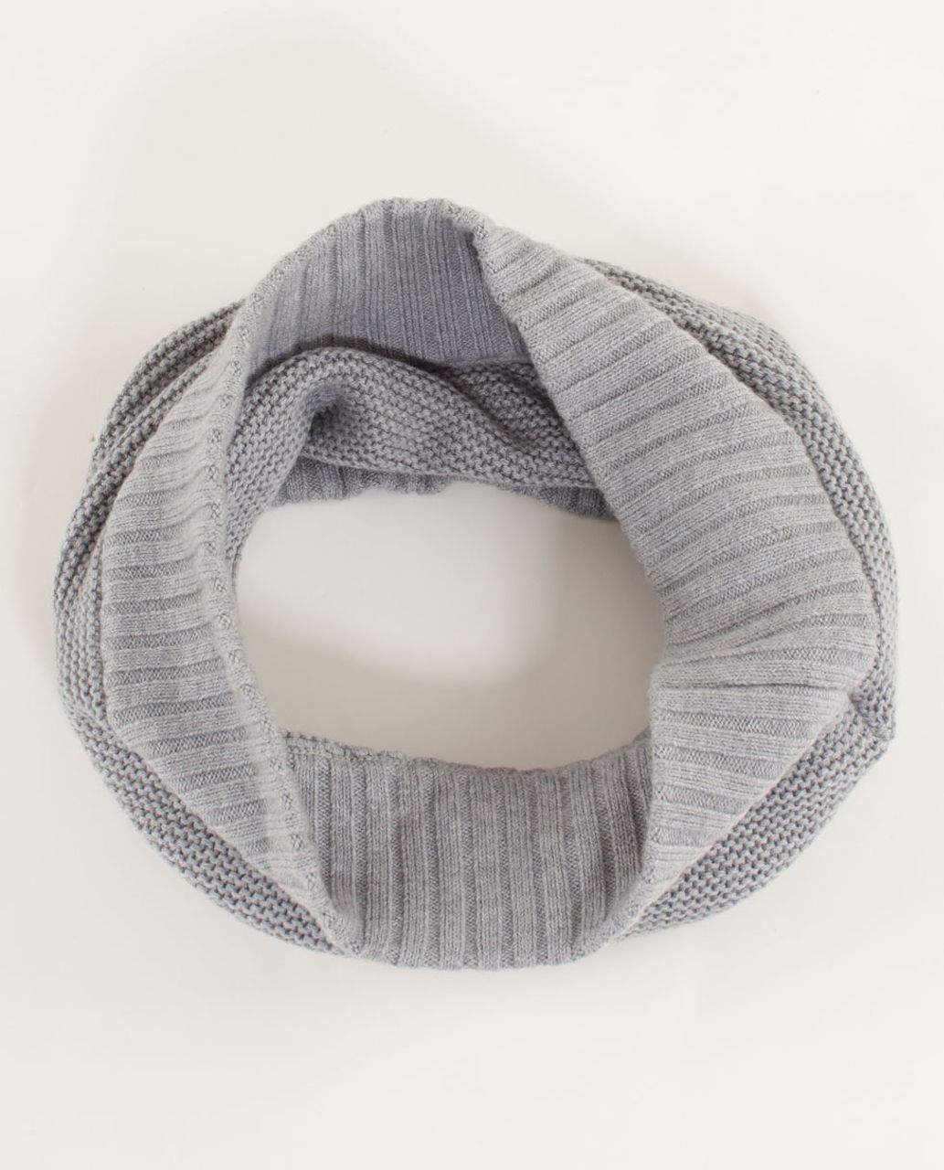 Lululemon Chalet Keep Your Neck Cozy - Heathered Silver Slate