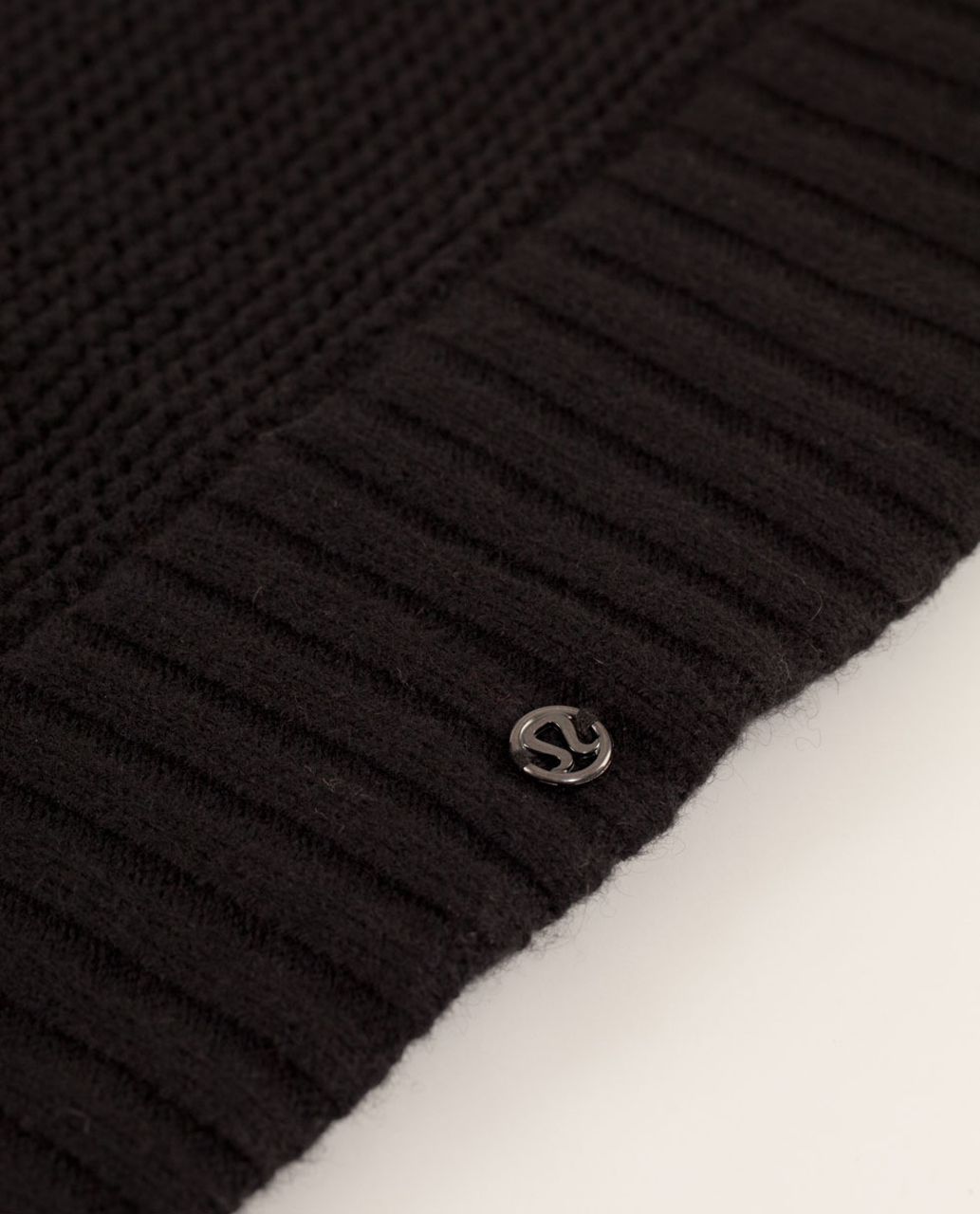 Lululemon Chalet Keep Your Neck Cozy - Black