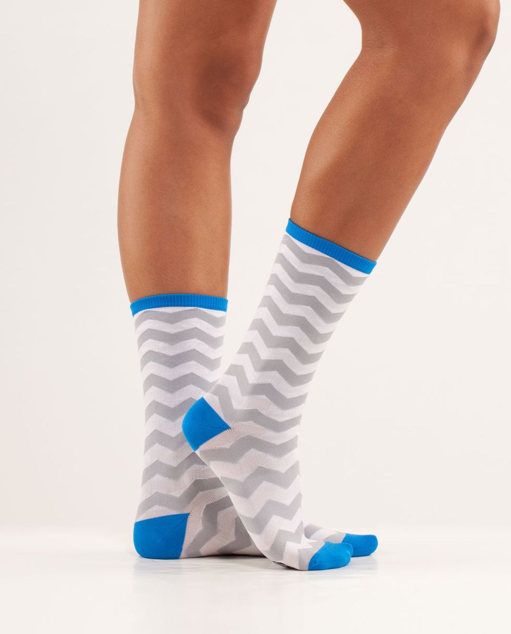 Lululemon Women's Run For A Latte Sock - Chevron Beaming Blue White