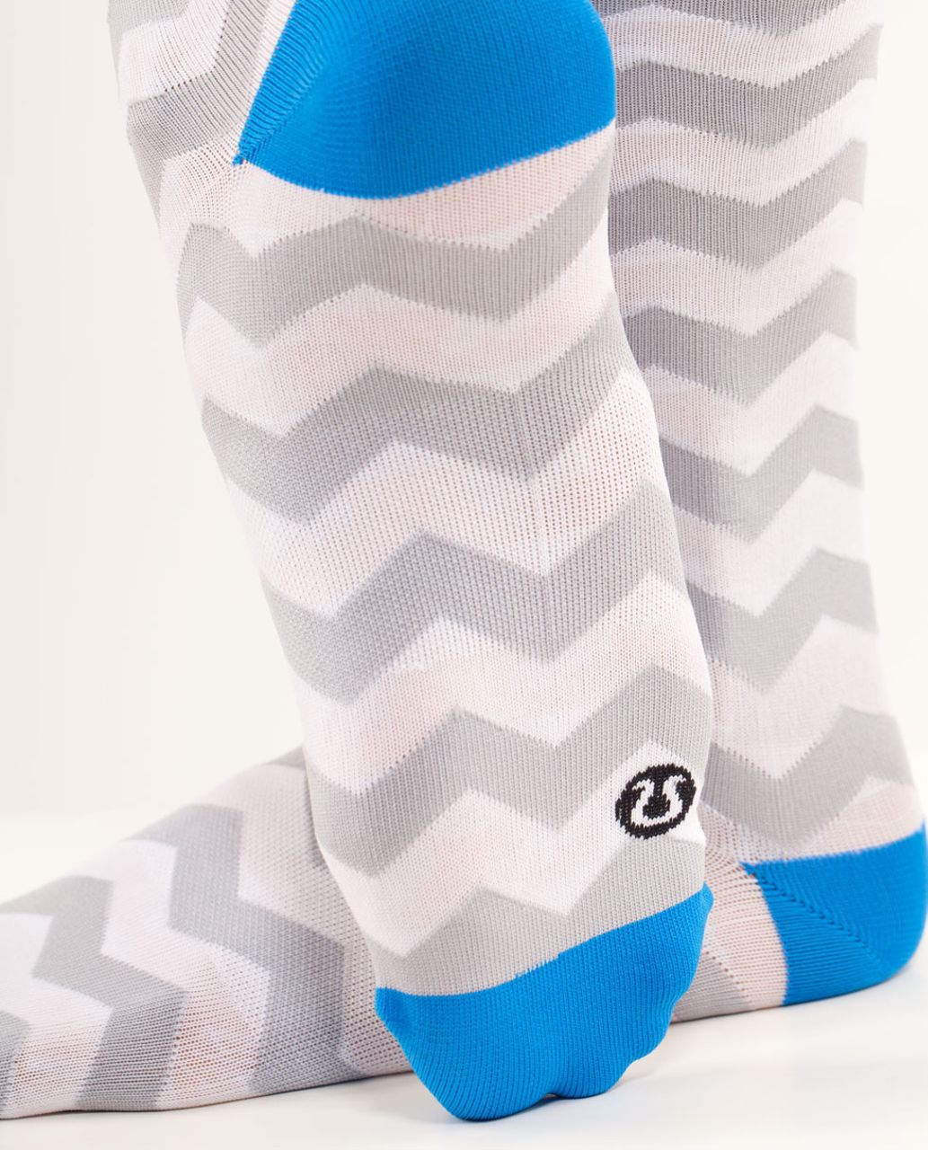 Lululemon Women's Run For A Latte Sock - Chevron Beaming Blue White