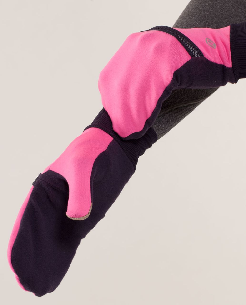 Lululemon Brisk Run Mittens - Raspberry Glo Light / Black Swan