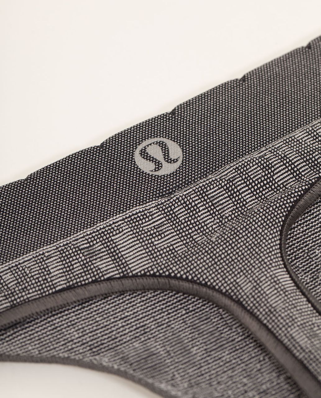 Lululemon Premium Technithong - Black / White - lulu fanatics