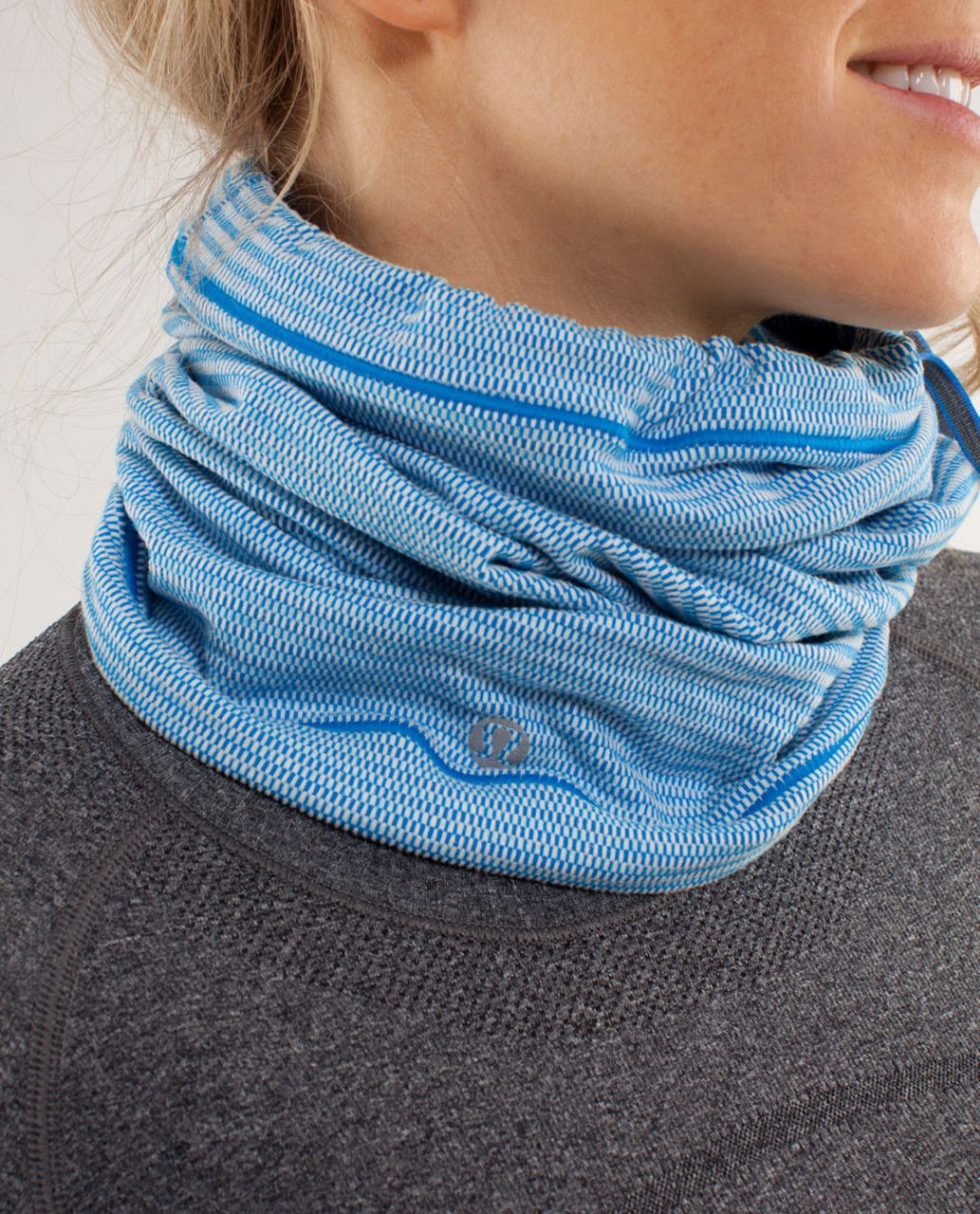 Lululemon Brisk Run Neck Warmer - Polar Cream /  Beaming Blue