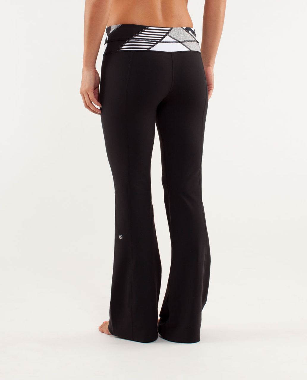 Lululemon Groove Pant *Slim (Regular) - Black /  Quilting Winter 12