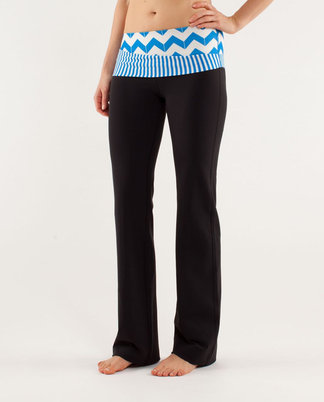 https://storage.googleapis.com/lulu-fanatics/product/12493/1280/lululemon-astro-pant-regular-black-arrow-chevron-polar-cream-beaming-blue-classic-stripe-polar-cream-beaming-blue-9093-69321.jpg