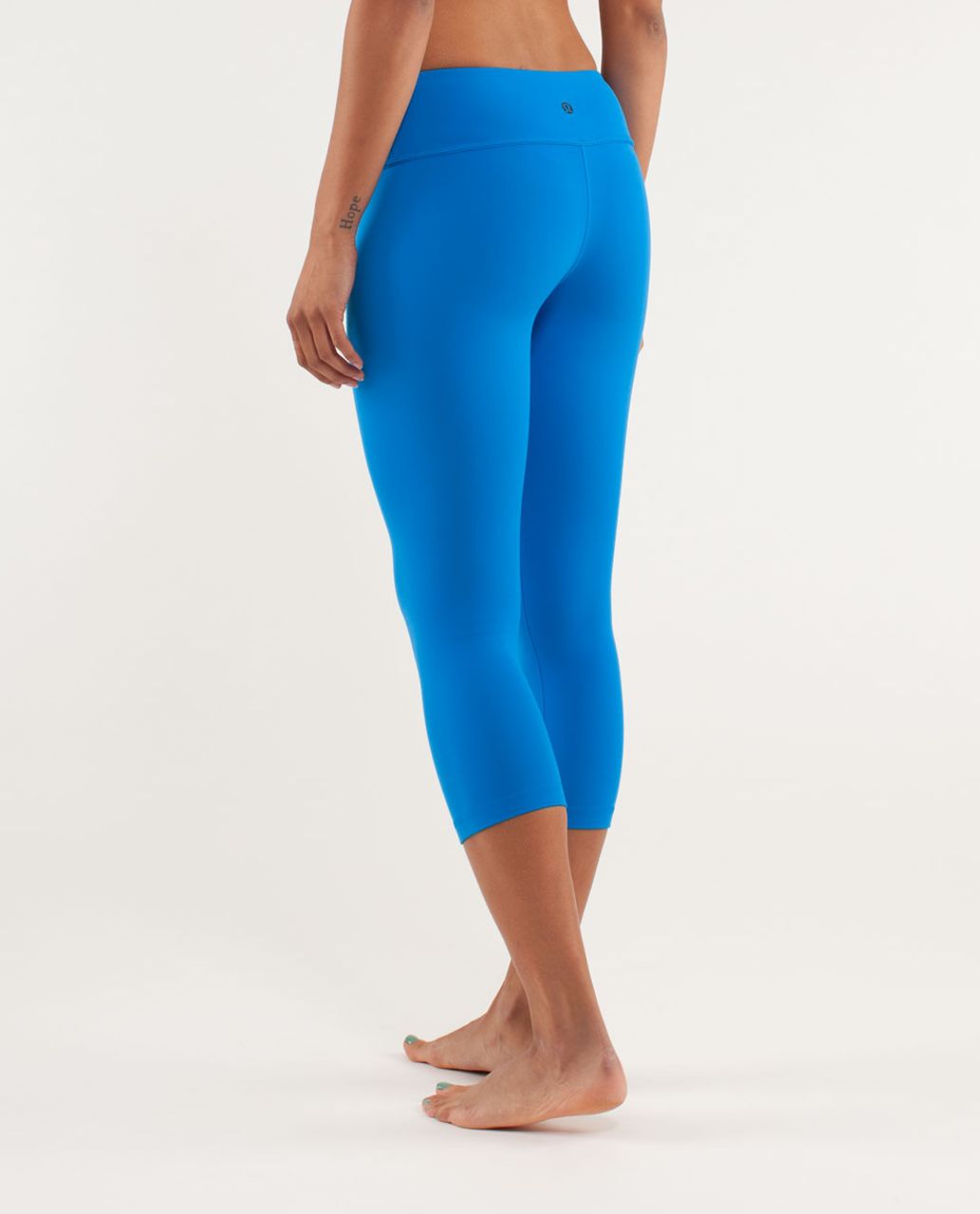 https://storage.googleapis.com/lulu-fanatics/product/12499/1280/lululemon-wunder-under-crop-silver-beaming-blue-7356-69353.jpg