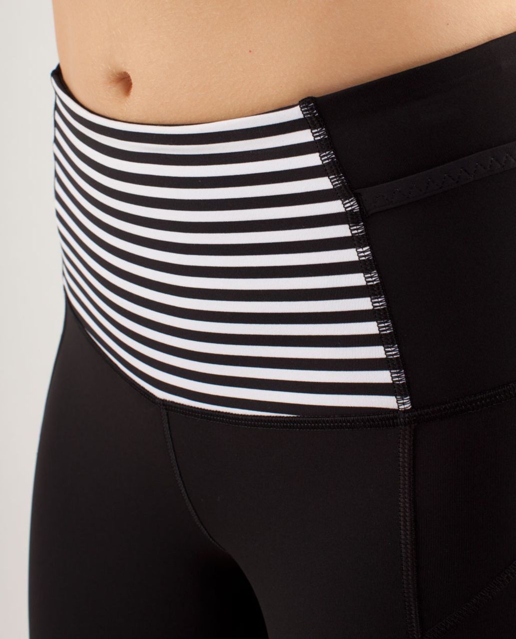 WOMENS LULULEMON BLACK WHITE STRIPED WAISTBAND LEGGINGS 8 *