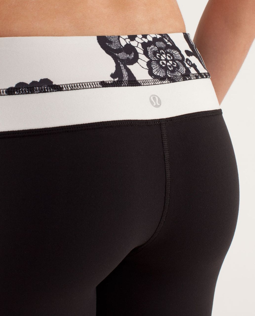 Lululemon Reverse Groove Short (Regular) - Black / Laceoflage Polar Cream Black / Polar Cream