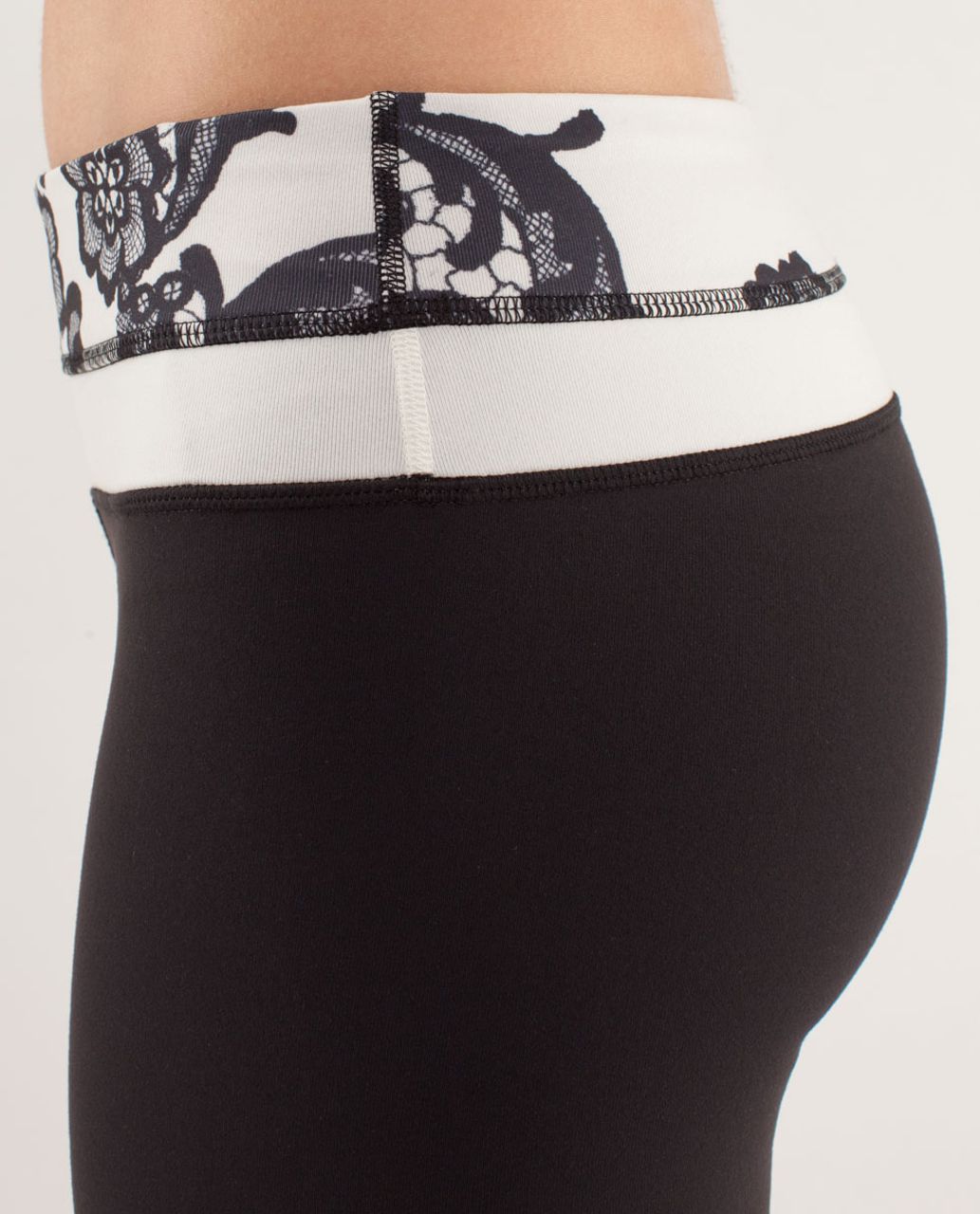 Lululemon Reverse Groove Short (Regular) - Black / Laceoflage Polar Cream Black / Polar Cream