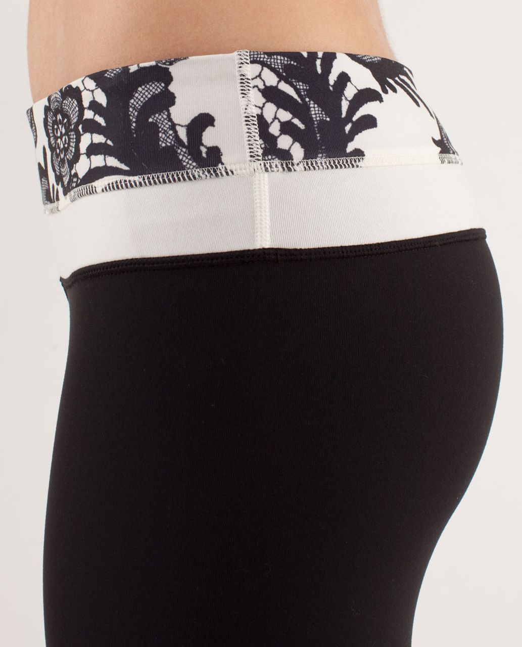 Lululemon Reverse Groove Short (Tall) - Black / Laceoflage Polar Cream Black / Polar Cream