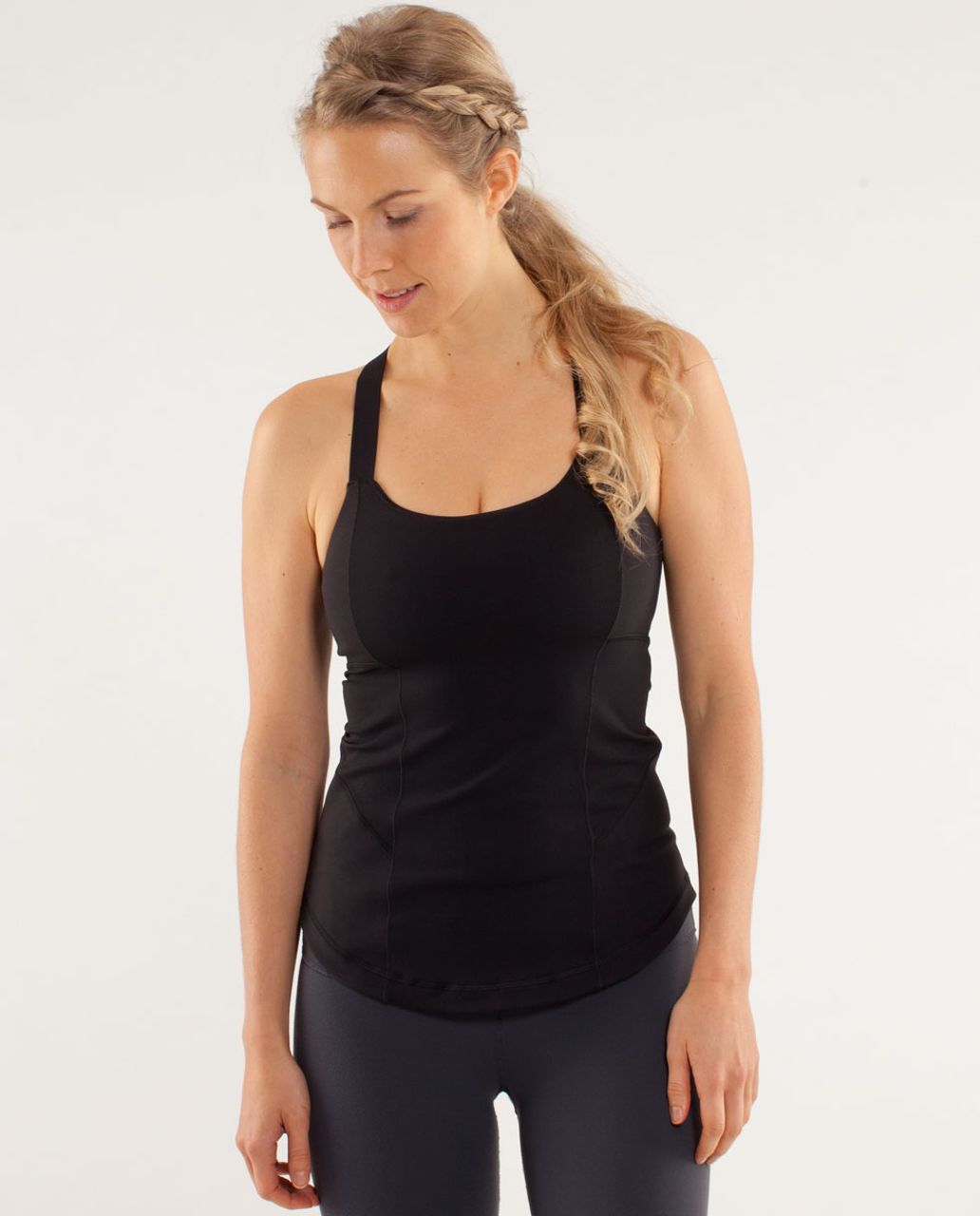 black lululemon tank