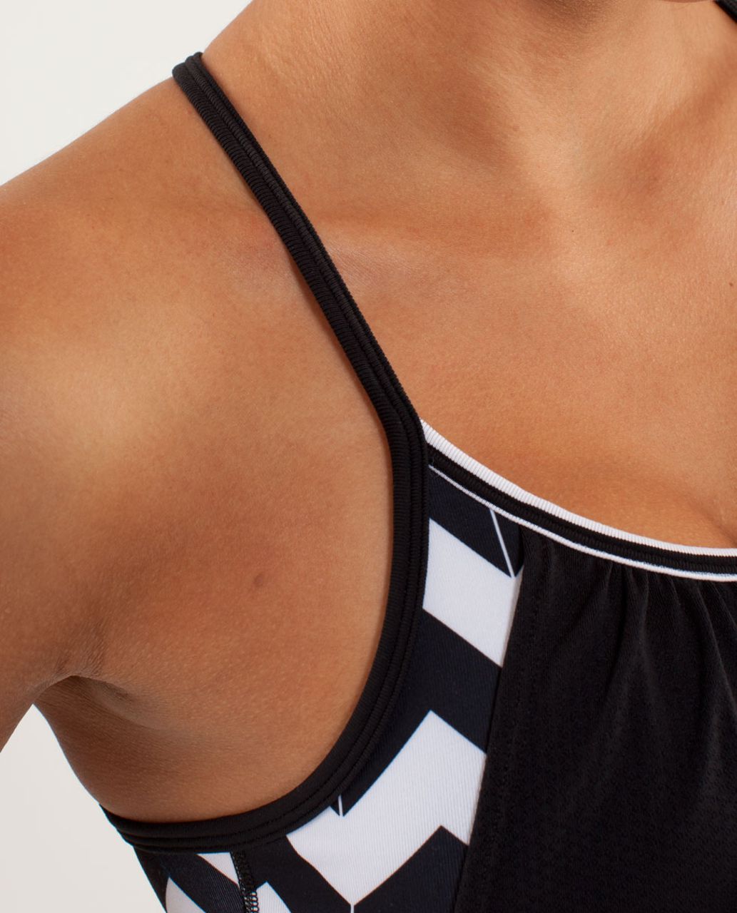 Lululemon No Limits Built In Bra Tank Sz 4 White Black Striped $64