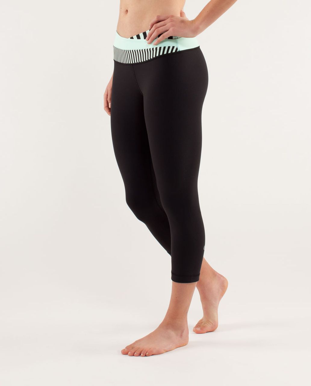 lululemon astro crop