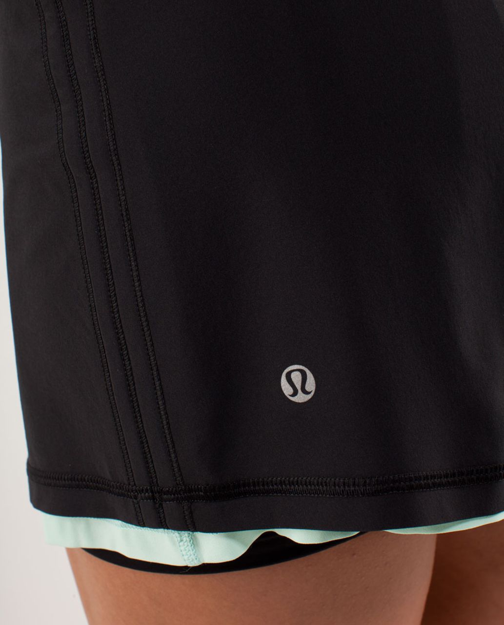 Lululemon Run:   Chase Me Skirt - Black / Mint Moment