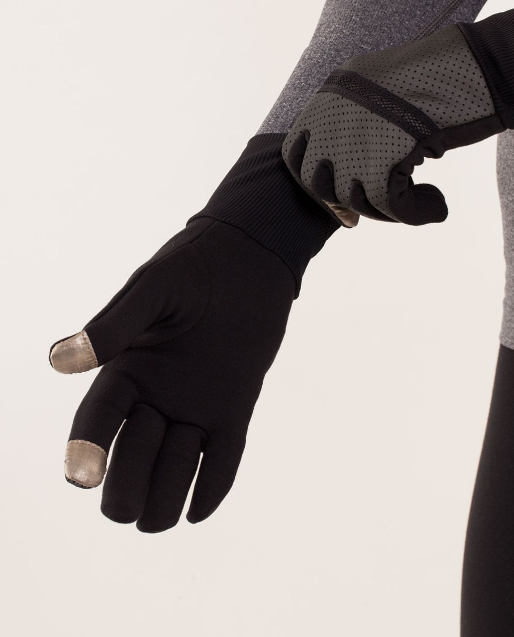 Lululemon Reflective Brisk Run Gloves - Black / Black - lulu fanatics