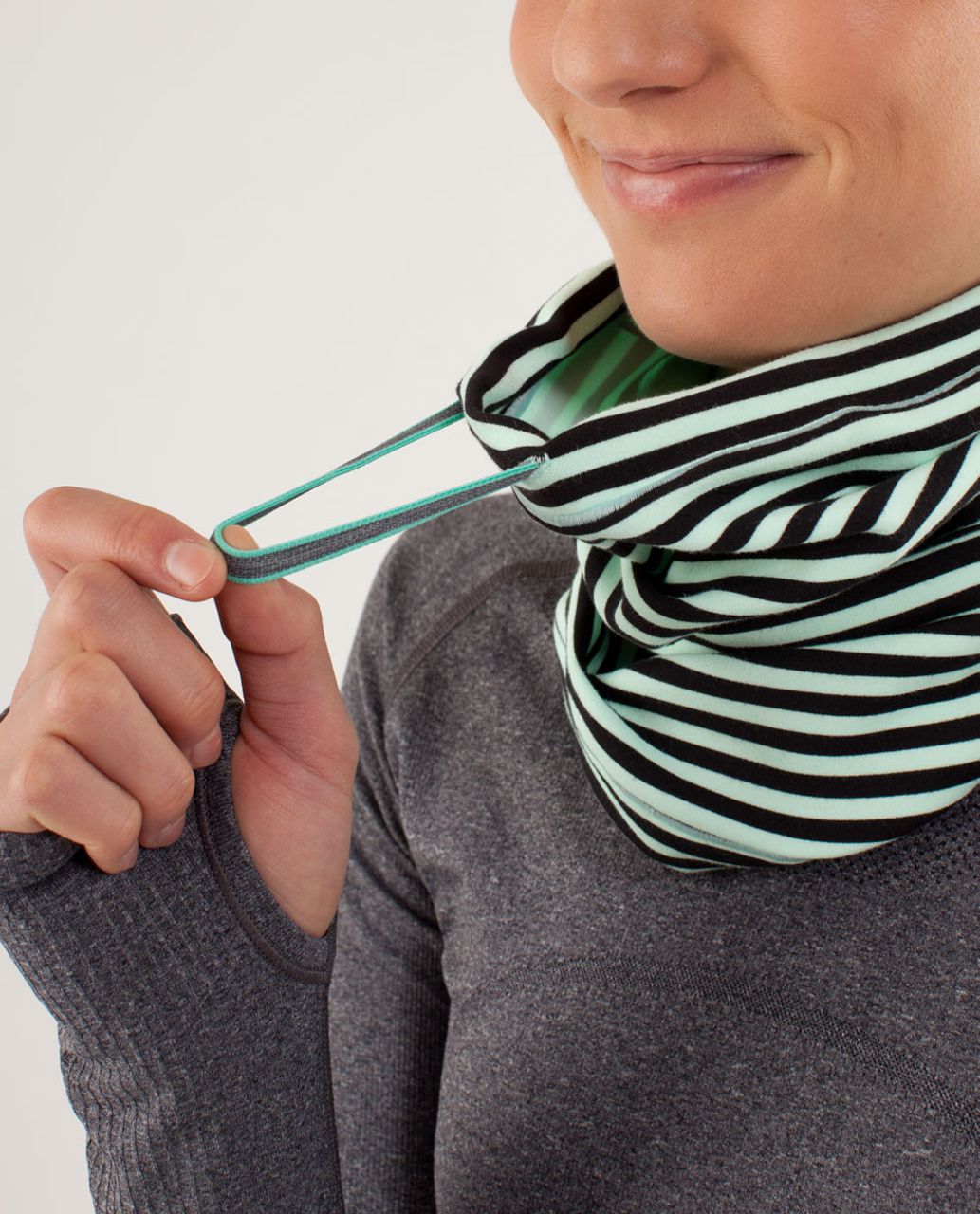 Lululemon Brisk Run Neck Warmer - Classic Stripe Mint Moment Black / Mint Moment