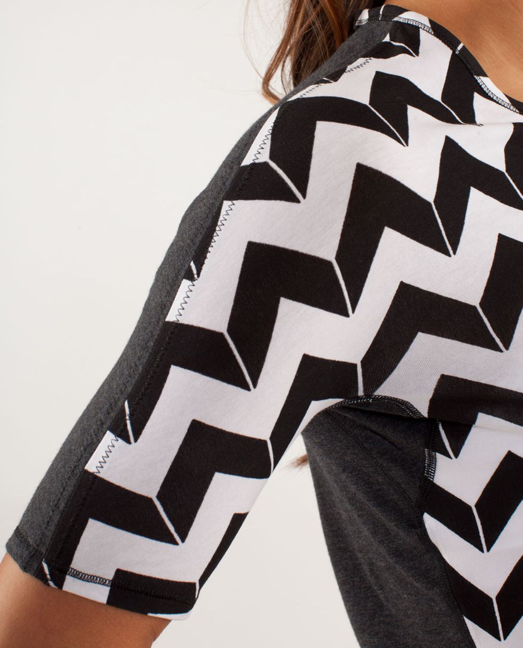 Lululemon Devotion Short Sleeve Tee - Arrow Chevron White Black / Heathered Black