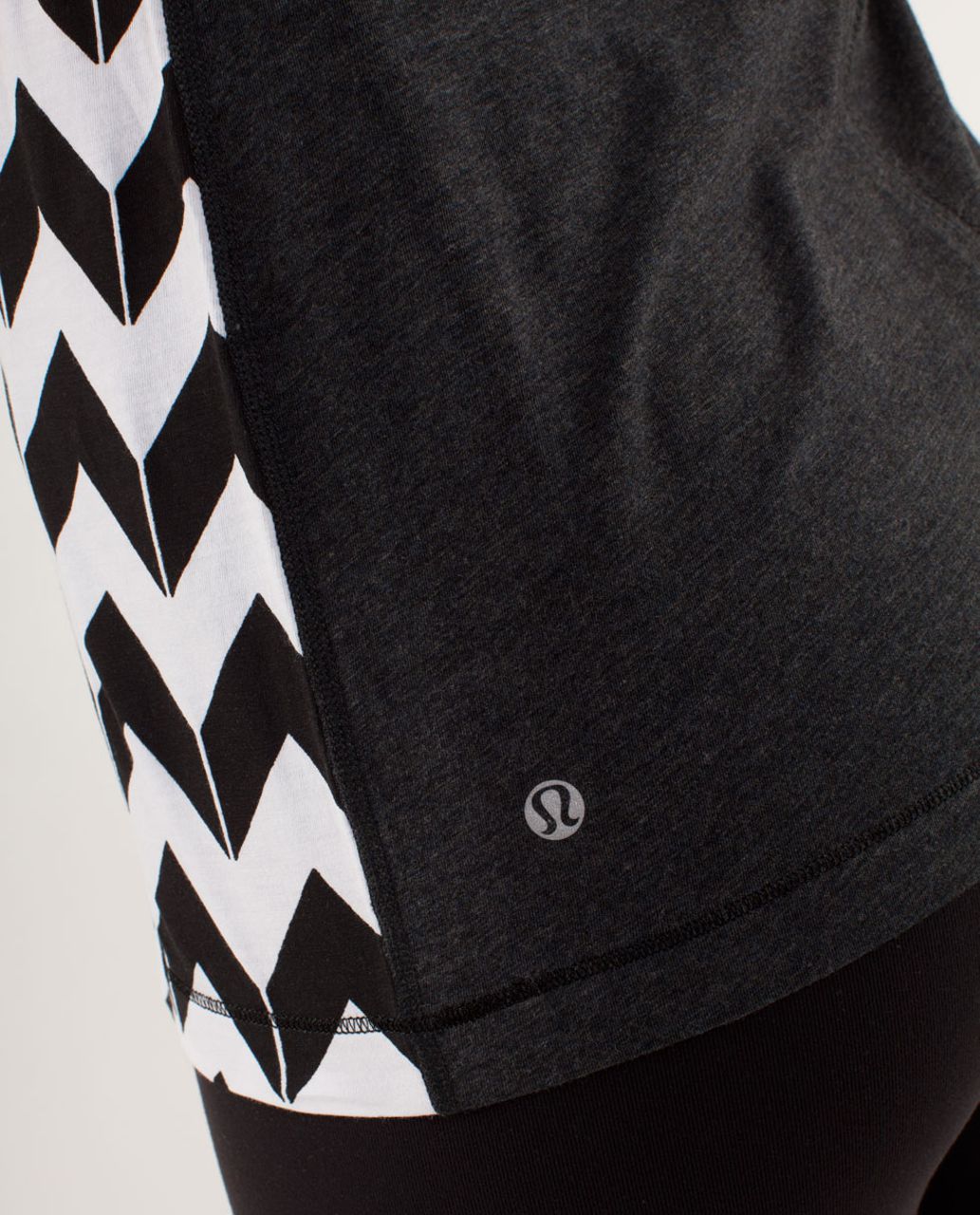 Lululemon Devotion Short Sleeve Tee - Arrow Chevron White Black / Heathered Black