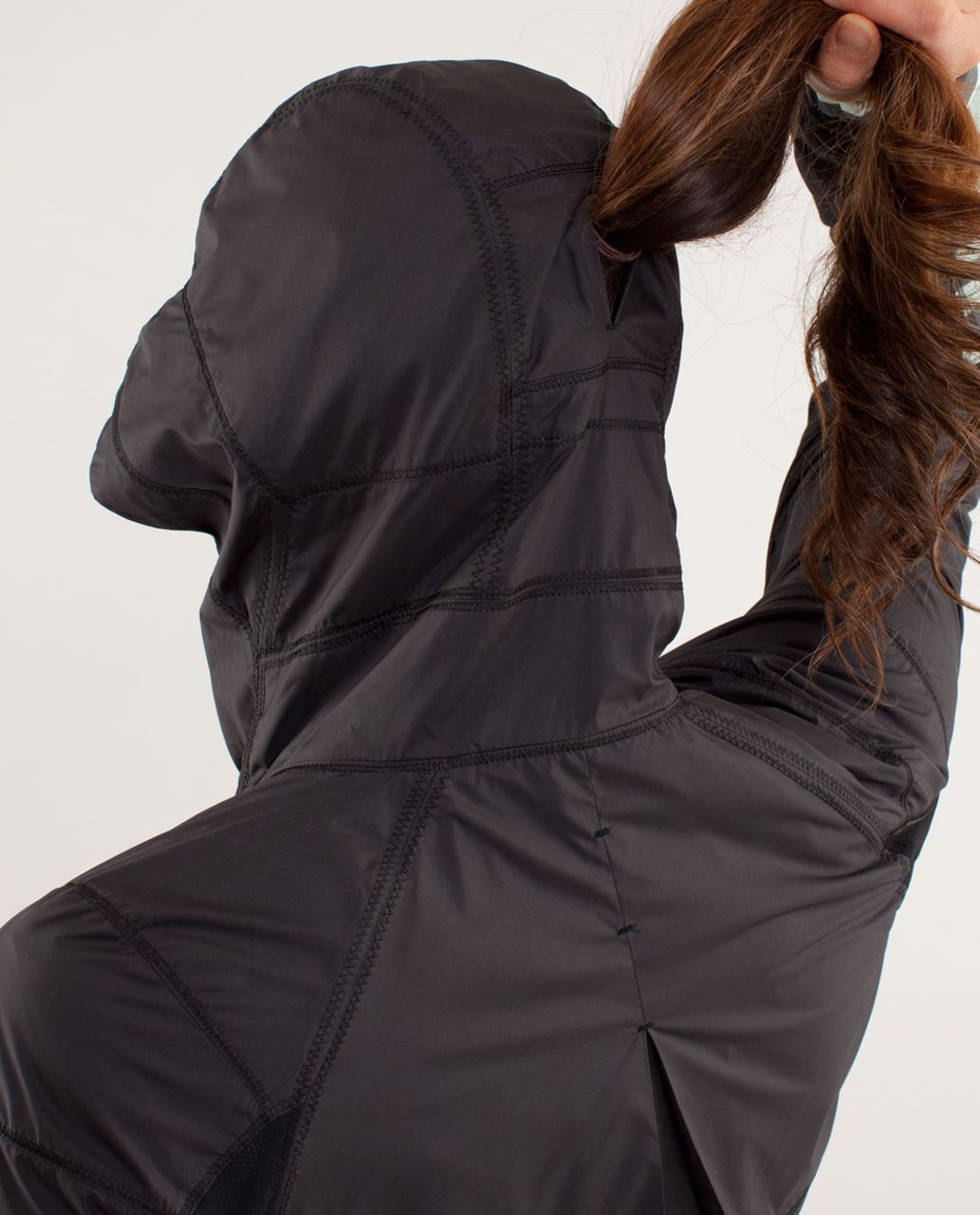 Lululemon Run:  Get Up And Glow Jacket *Reflective 360 - Sea Stripe Mint Moment Black / Black