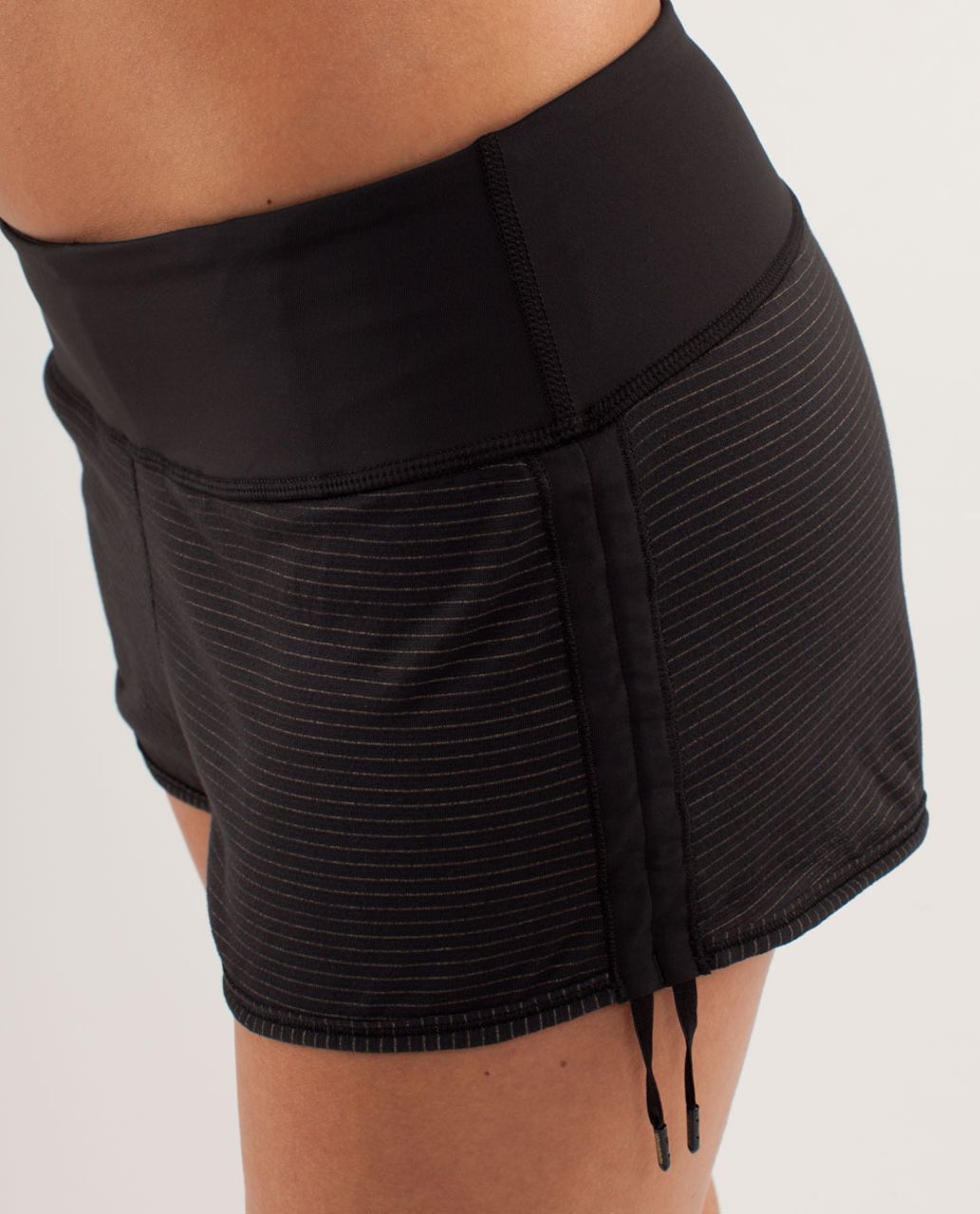 Lululemon Hot Move Short *Silver - Black - lulu fanatics