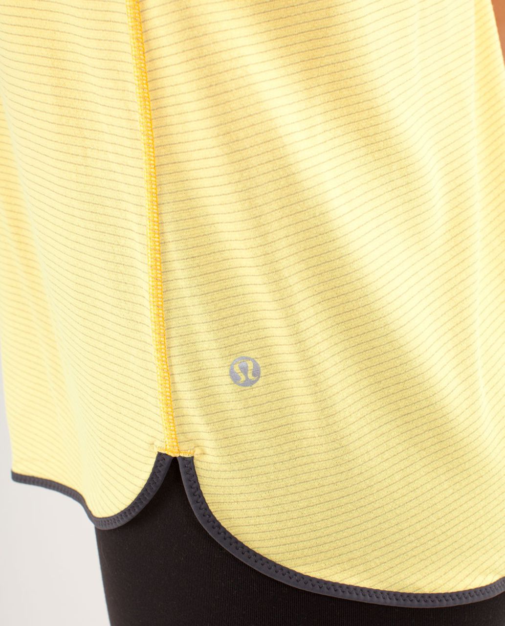 Lululemon 105 F Singlet - Burning Yellow / Coal