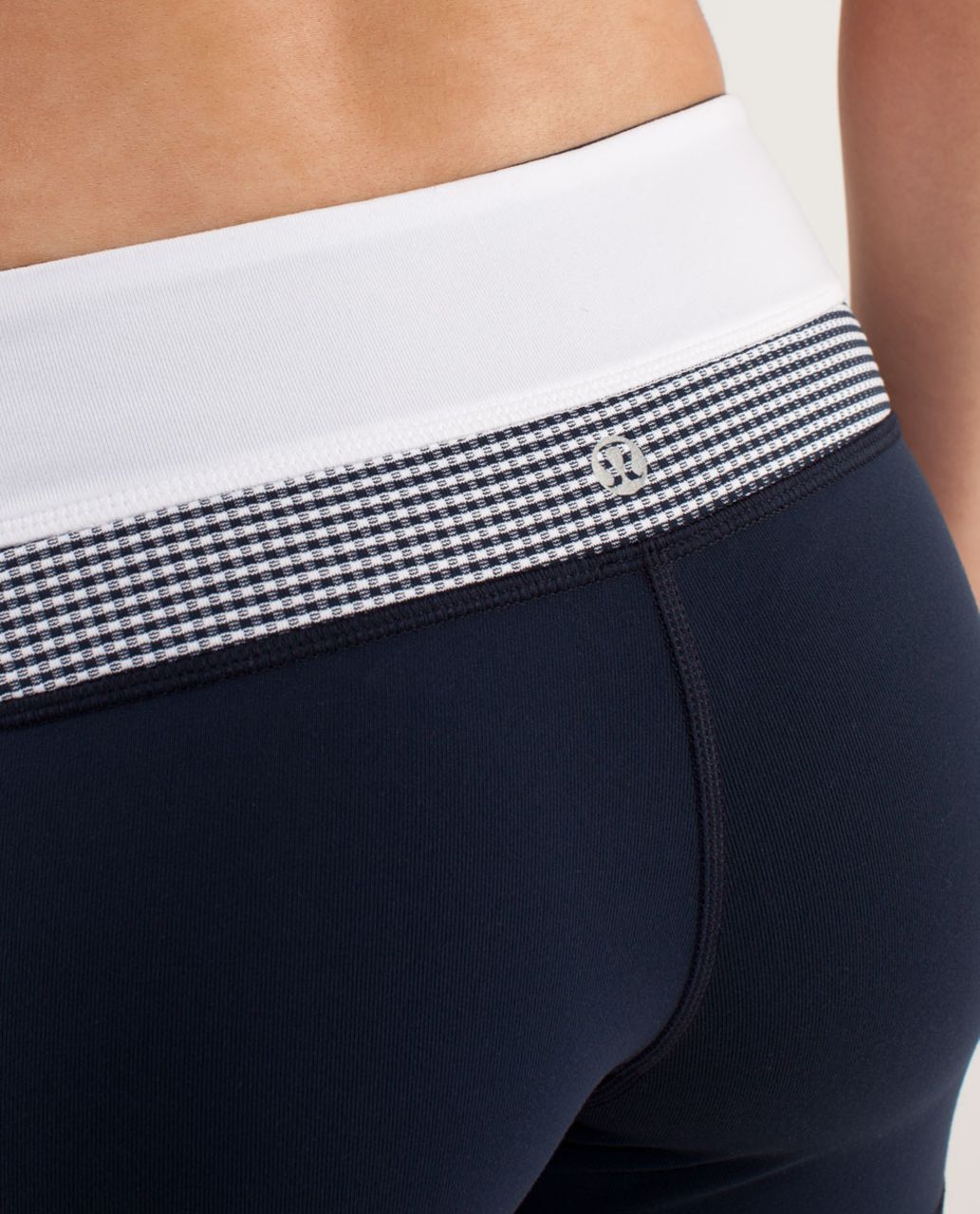 Lululemon Reverse Groove Short (Regular) - Inkwell / White