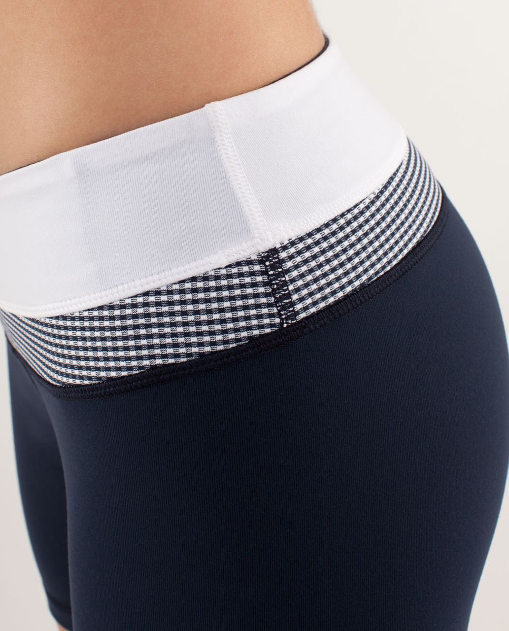 Lululemon Reverse Groove Short (Regular) - Inkwell / White