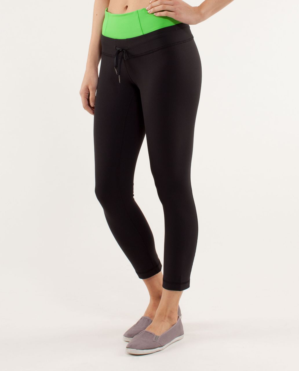 Lululemon Invert Crop - Black / Frond