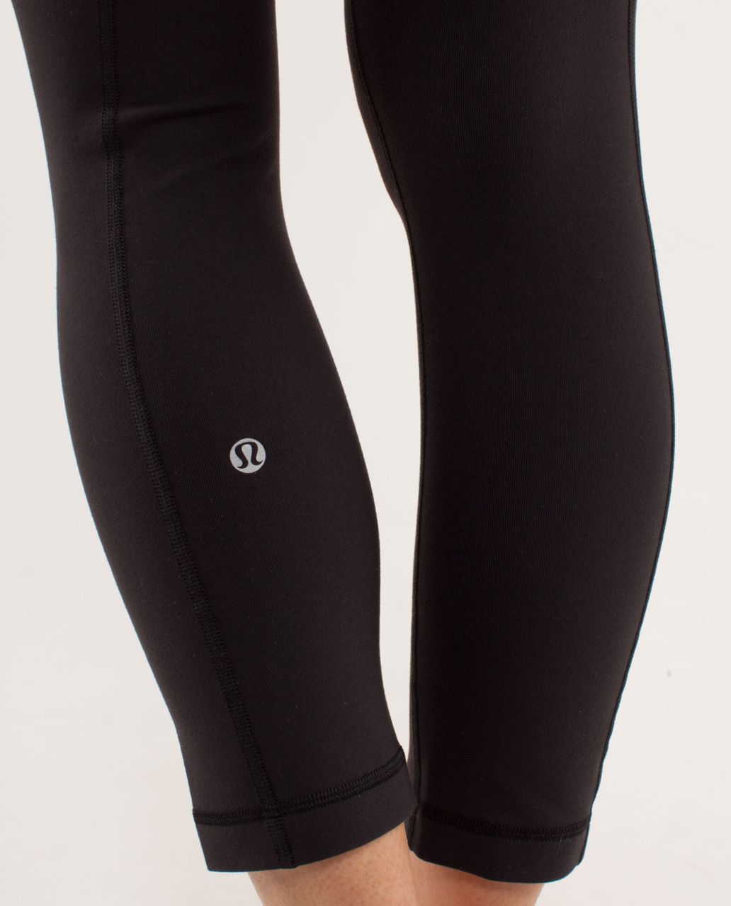 Lululemon Invert Crop - Black / Frond