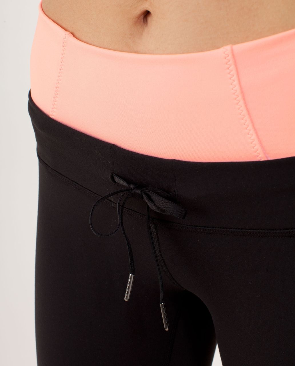 Lululemon Invert Crop - Black / Bleached Coral