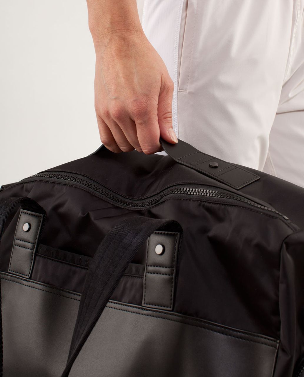 Lululemon Yoga On The Run Duffel - Black