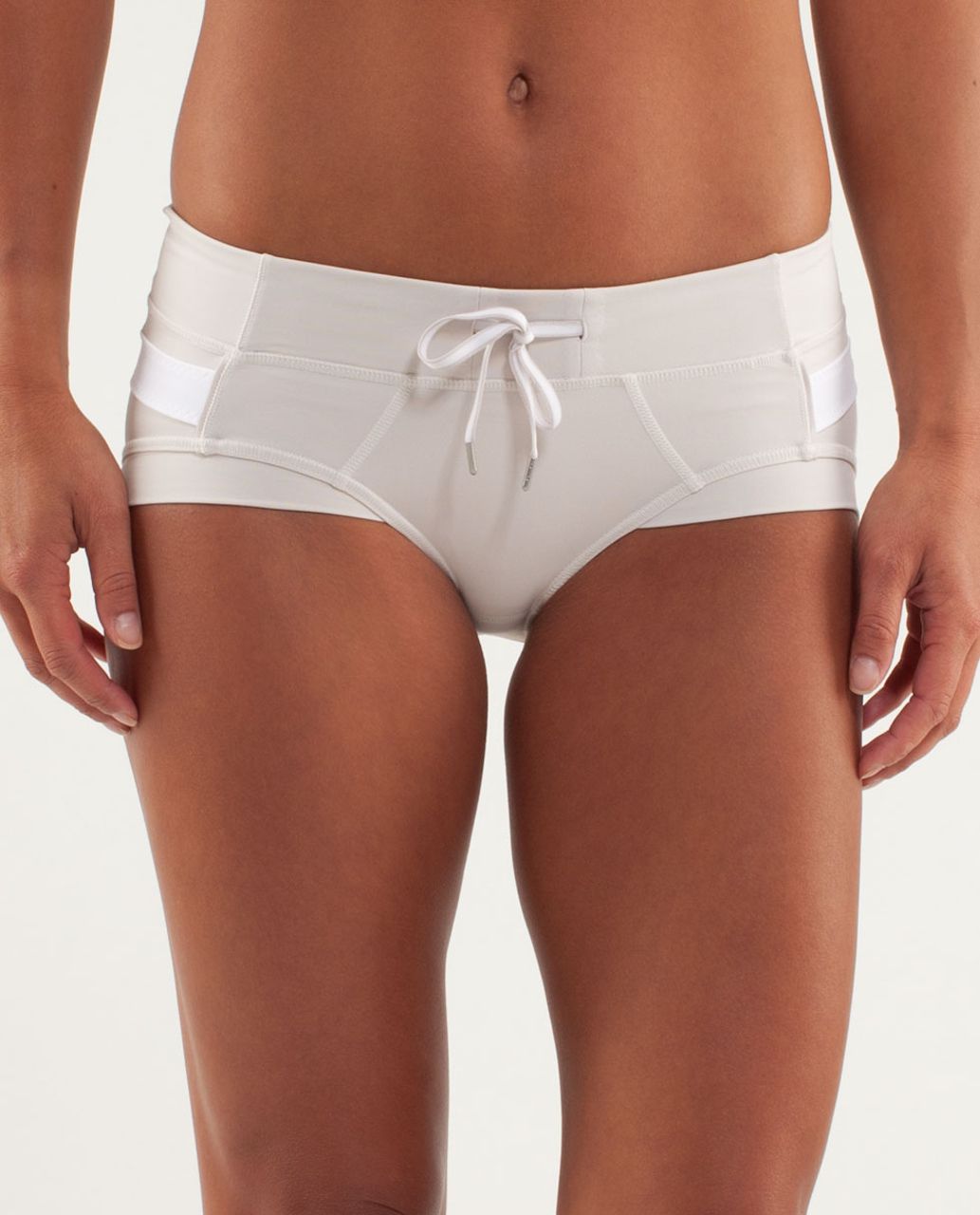 Lululemon Heat It Up Short - Dune / White