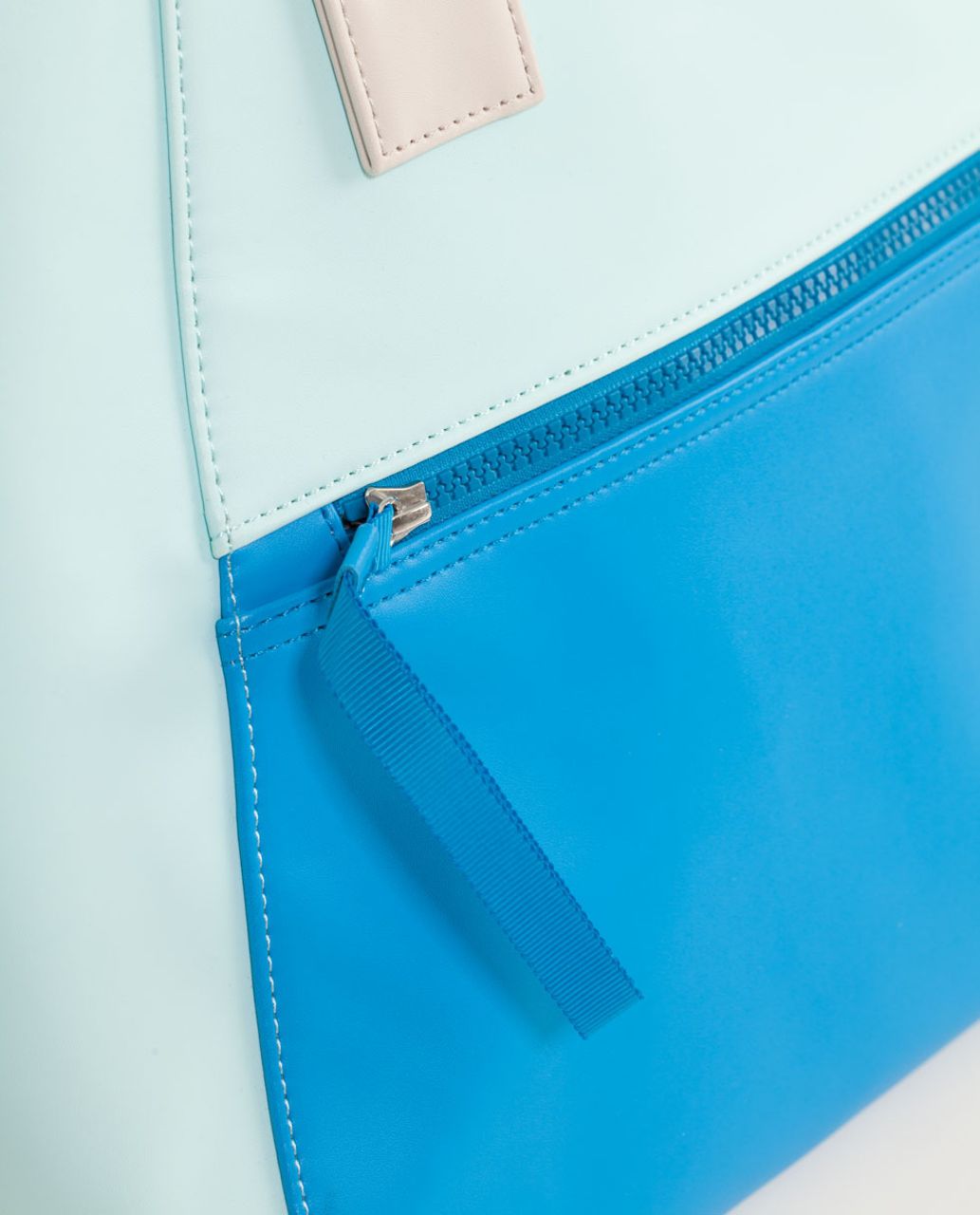 Lululemon Vinyasa To Vino Bag - Aquamarine / Beach Blanket Blue