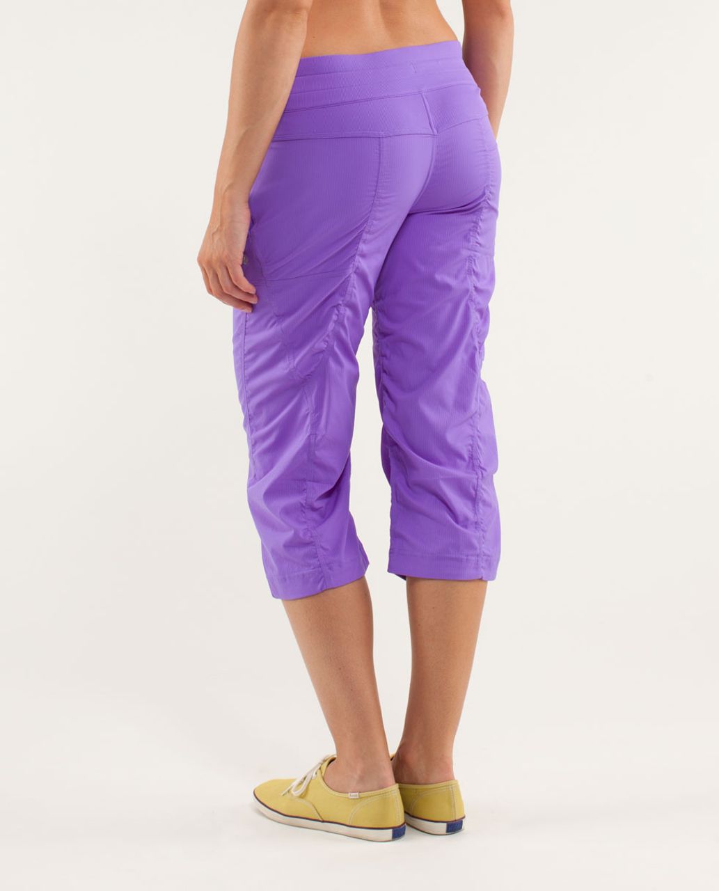 Lululemon Womens Size 4 Studio Crop No Liner Purple W6601S 