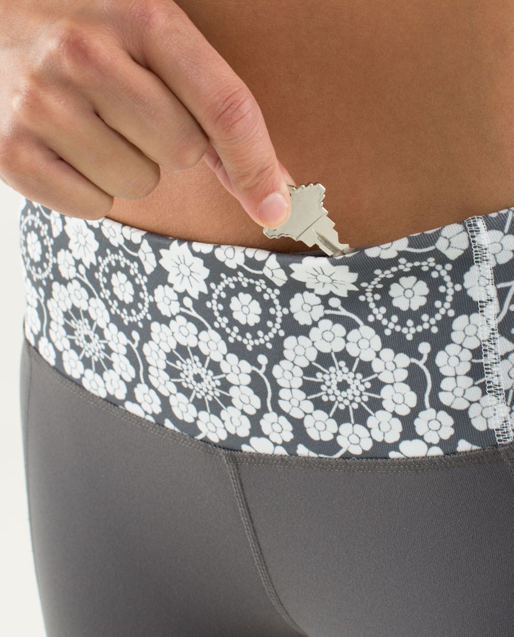 Lululemon Gather & Crow Crop - Soot Light / Twiggy Printed Nimbus