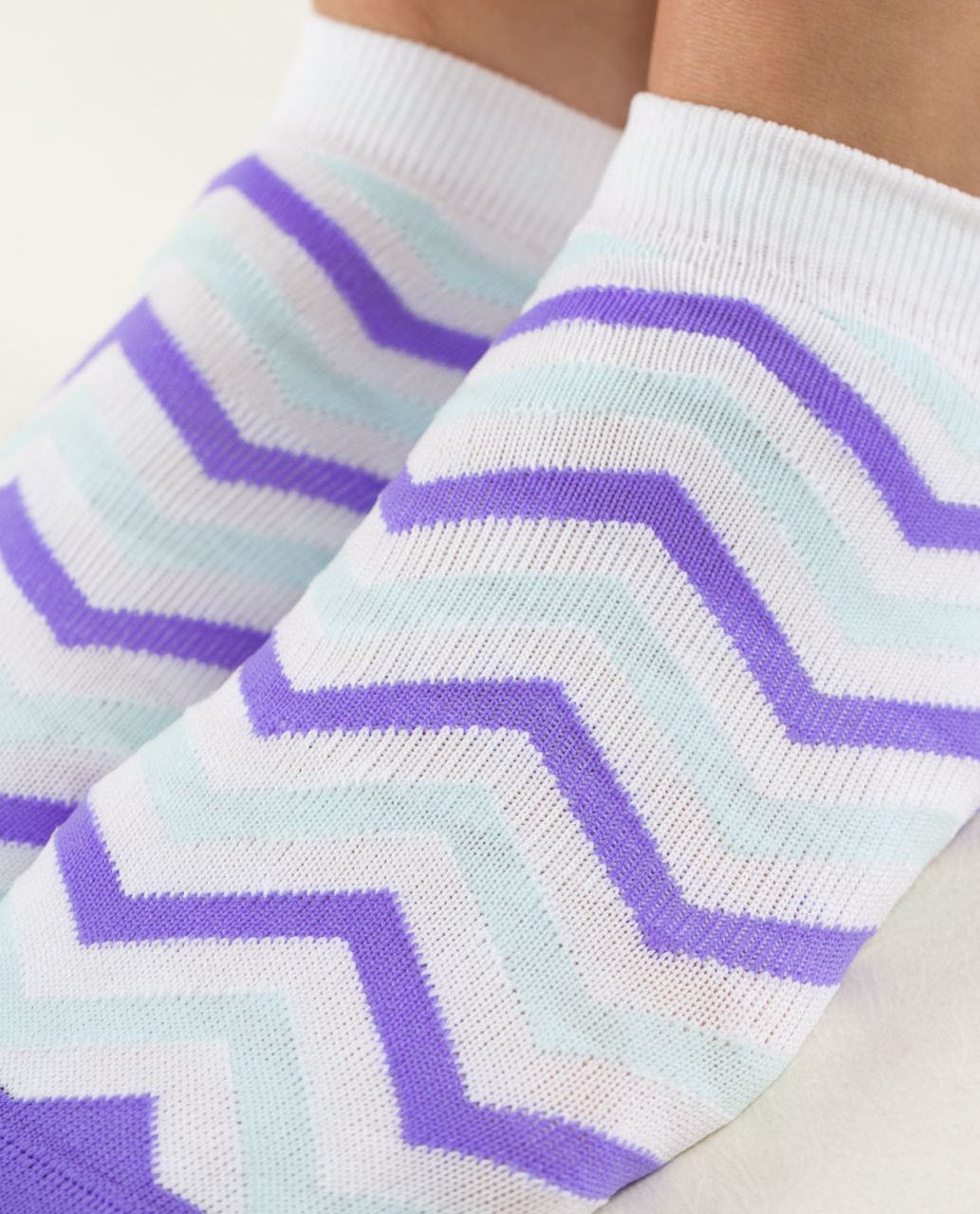 Lululemon Run For Sun Sock - Chevron Aquamarine Power Purple