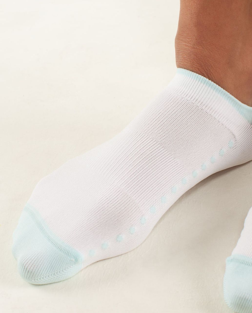 Lululemon Run For Sun Sock - Side Dots White Aquamarine