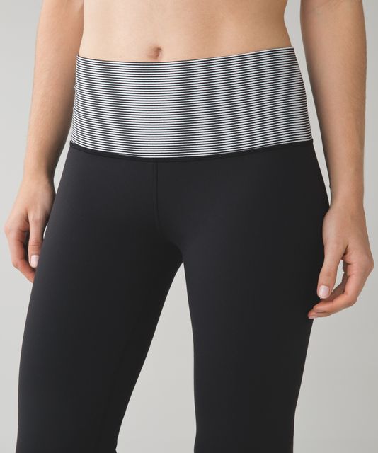 Lululemon groove - segment emboss black - what's up with this tag?! Why  don't they feel like normal nulu? : r/lululemon