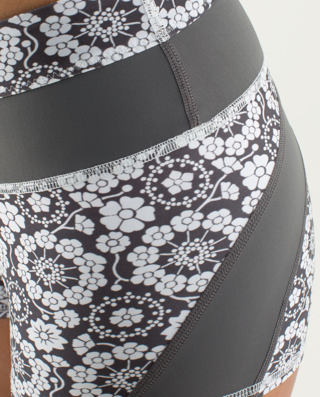 Lululemon Ignite Short - Twiggy Printed Nimbus / Soot Light