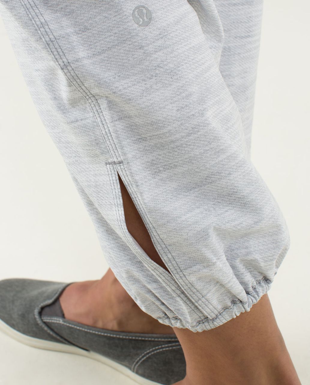 Lululemon Om Pant - Commuter Denim White / Fossil / White