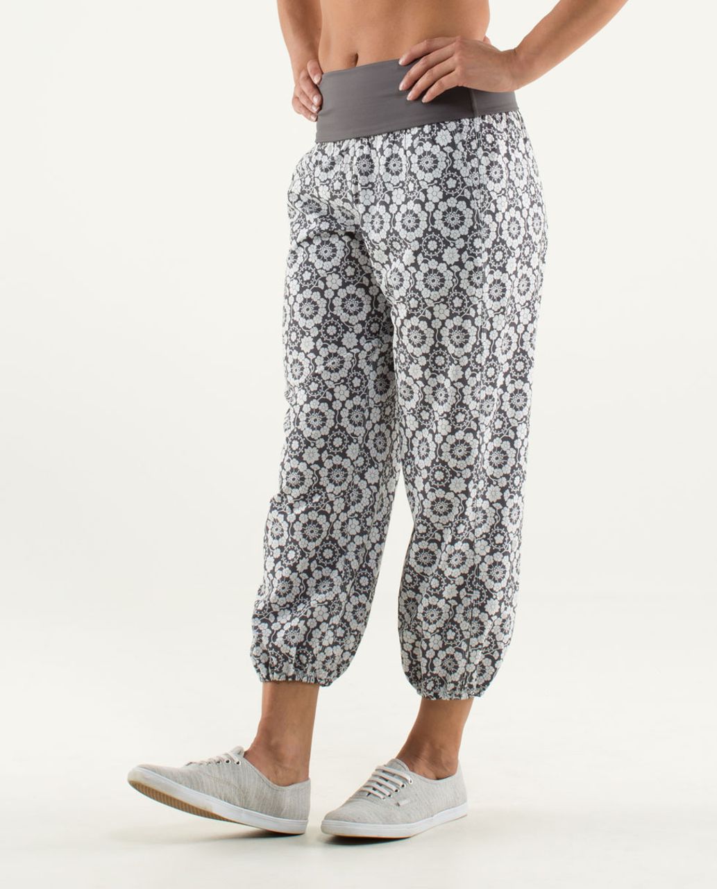 Lululemon Om Pant - Twiggy Printed Nimbus / Soot Light