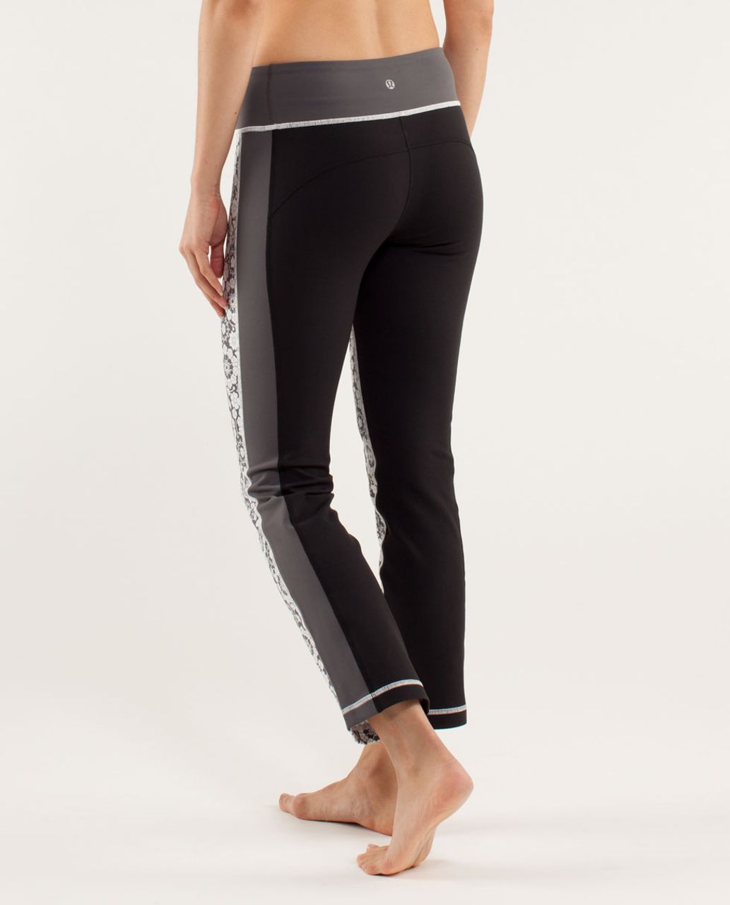 Lululemon rare wanderlust leggings wander size 6 compass logo