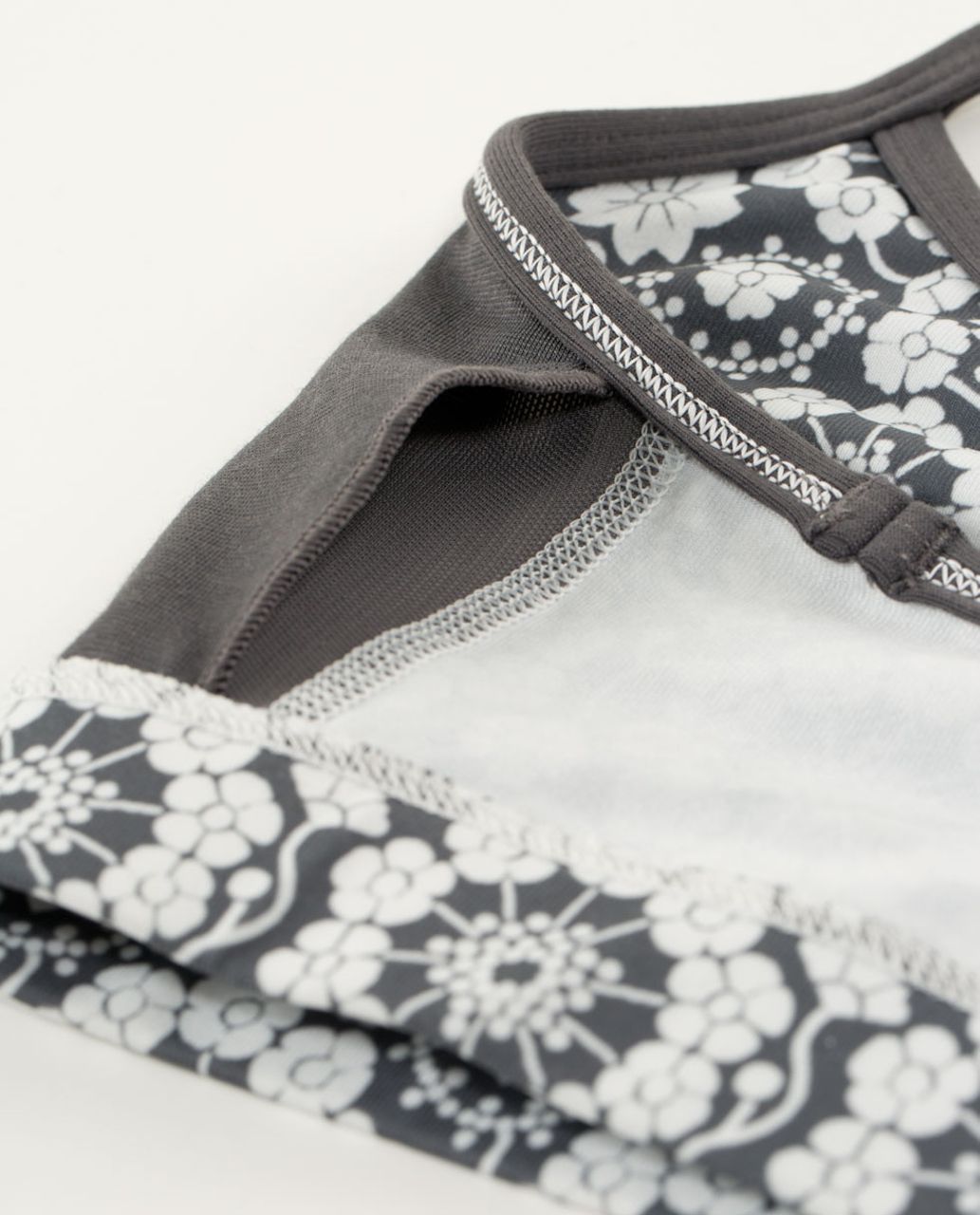 Lululemon Flow Y Bra IV - Twiggy Printed Nimbus / Soot Light