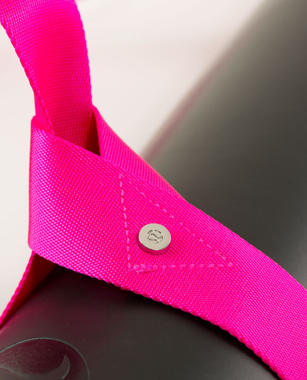 Lululemon Loop It Up Mat Strap - Raspberry Glo Light