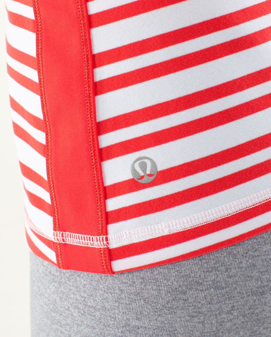 Lululemon 6 Hip To Be Zen Halter Twin Stripe Love Red / Love Red Women's  Yoga