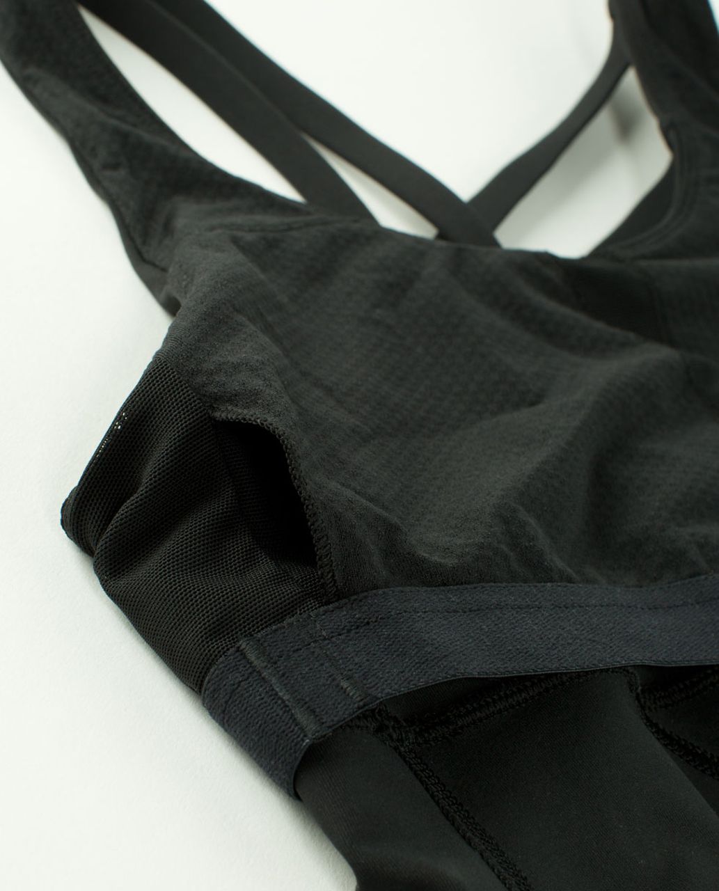 Energy crossover-strap sports bra