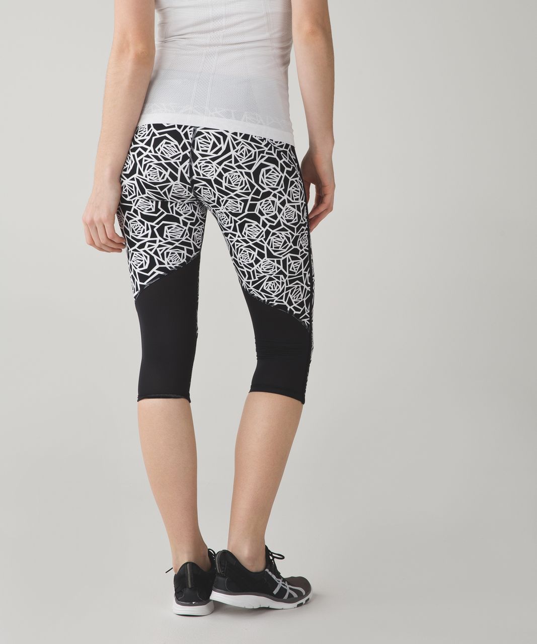 Lululemon Real Quick Crop *Full-On Luxtreme - Posey Black White / Black