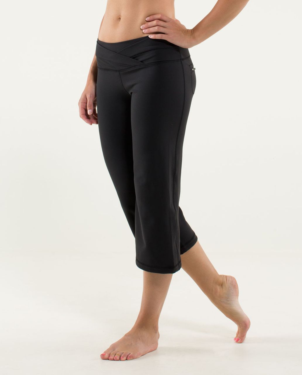 lululemon dharana crop